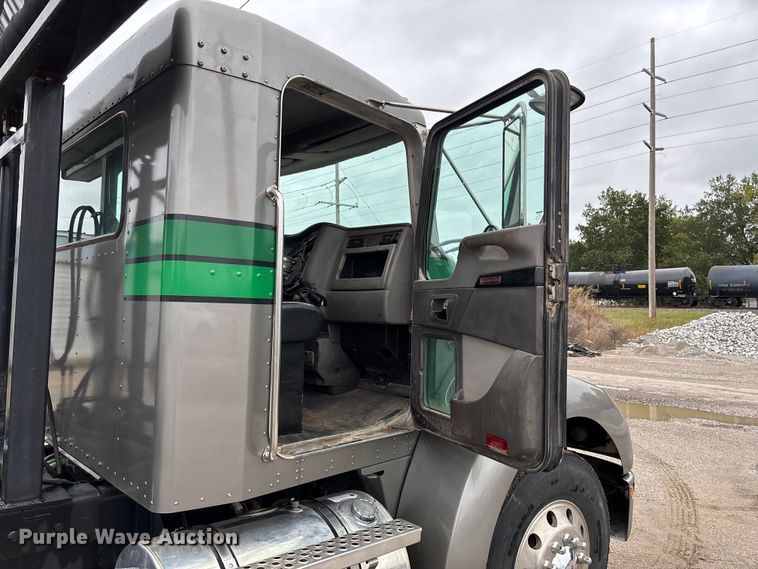 image for item EV3226 2008 Kenworth T300 hook lift truck