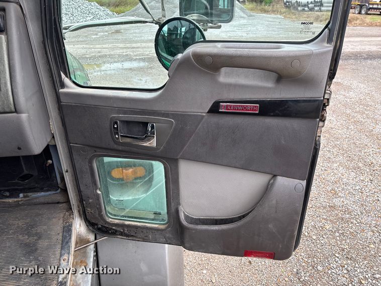 image for item EV3226 2008 Kenworth T300 hook lift truck