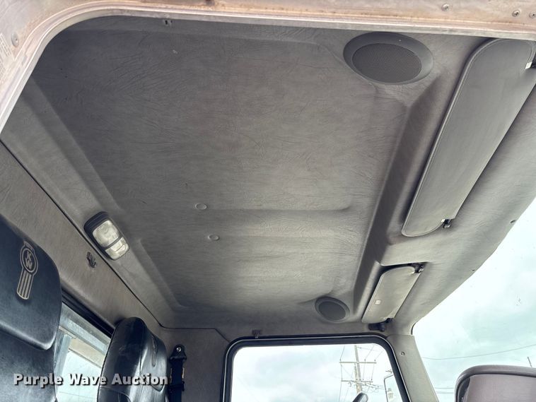 image for item EV3226 2008 Kenworth T300 hook lift truck