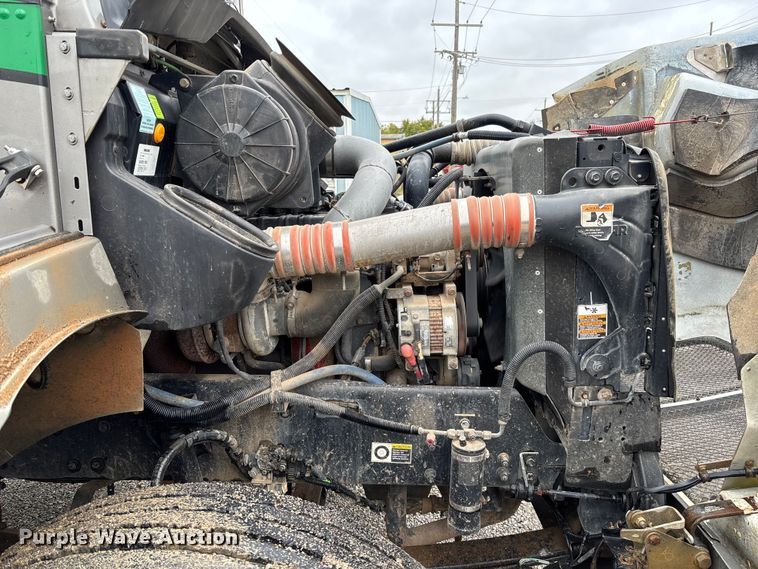 image for item EV3226 2008 Kenworth T300 hook lift truck