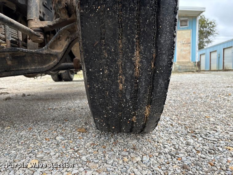 image for item EV3226 2008 Kenworth T300 hook lift truck