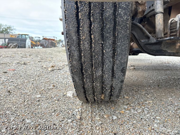 image for item EV3226 2008 Kenworth T300 hook lift truck