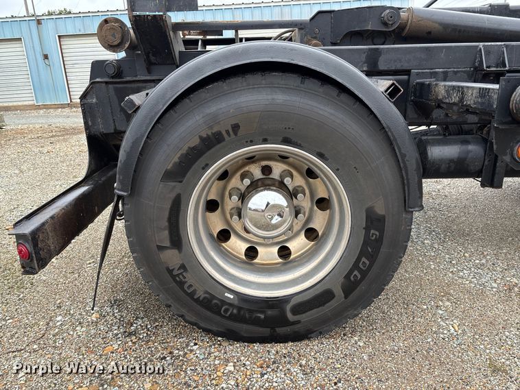 image for item EV3226 2008 Kenworth T300 hook lift truck