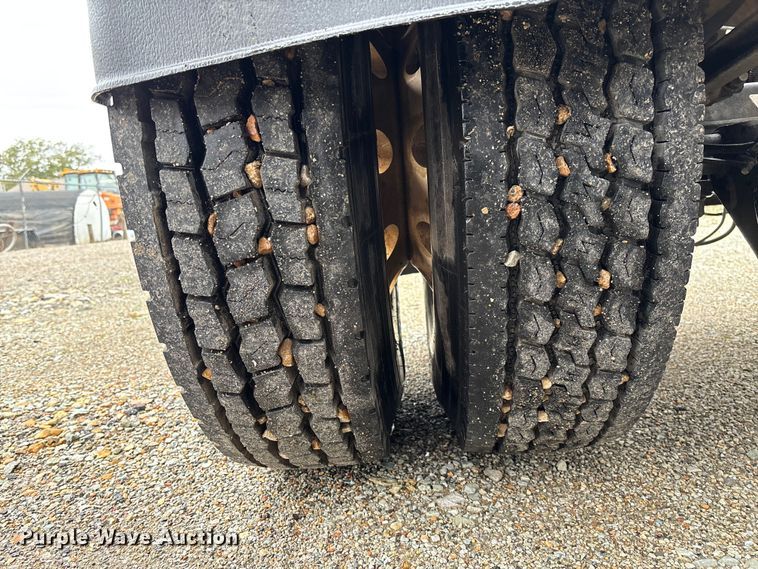 image for item EV3226 2008 Kenworth T300 hook lift truck