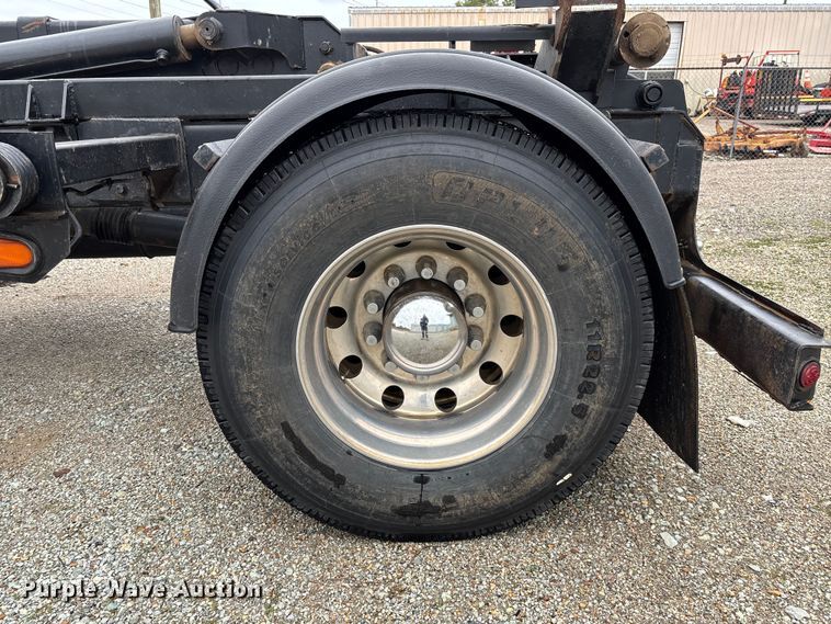 image for item EV3226 2008 Kenworth T300 hook lift truck