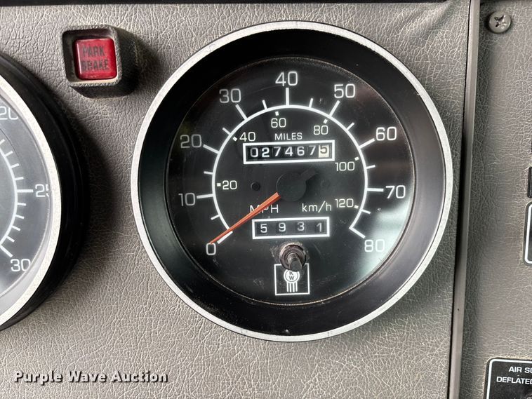 image for item EV3226 2008 Kenworth T300 hook lift truck