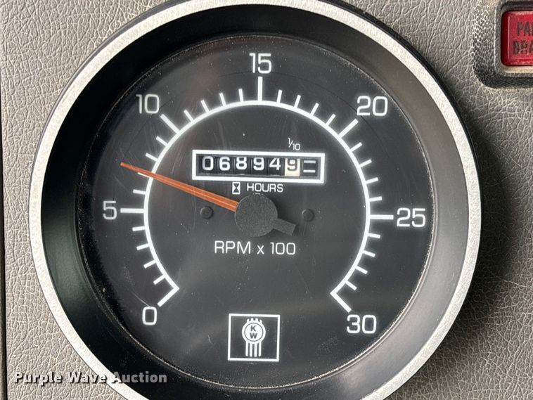 image for item EV3226 2008 Kenworth T300 hook lift truck