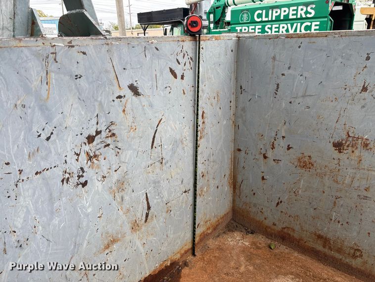 image for item EV3228 Roll-off dumpster