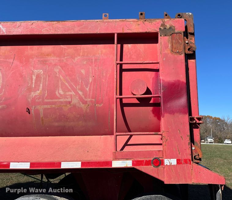 image for item EV3266 1990 Hilbilt 22-24 5/16 FLMN end dump trailer