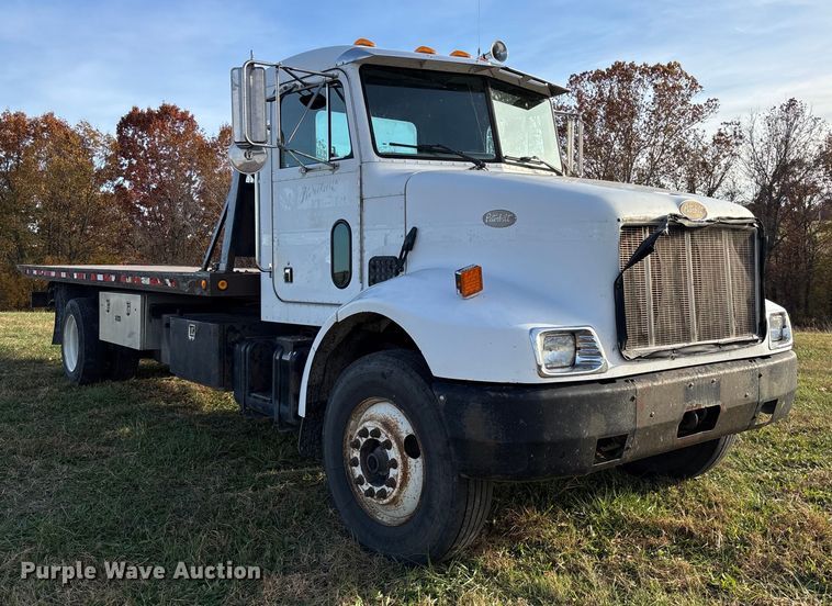 image for item EV3268 2000 Peterbilt 330 rollback truck