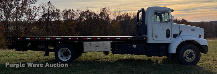 image for item EV3268 2000 Peterbilt 330 rollback truck