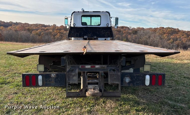 image for item EV3268 2000 Peterbilt 330 rollback truck