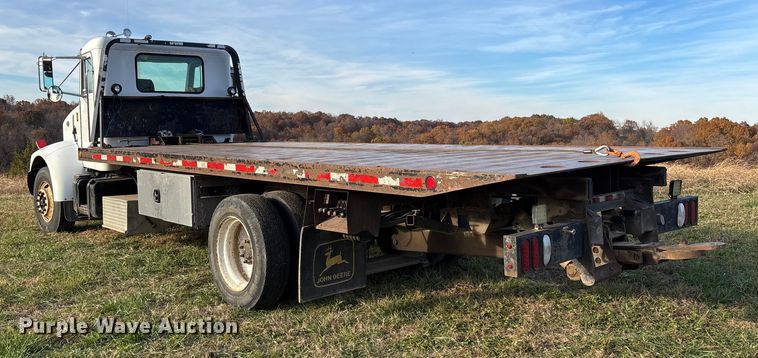 image for item EV3268 2000 Peterbilt 330 rollback truck