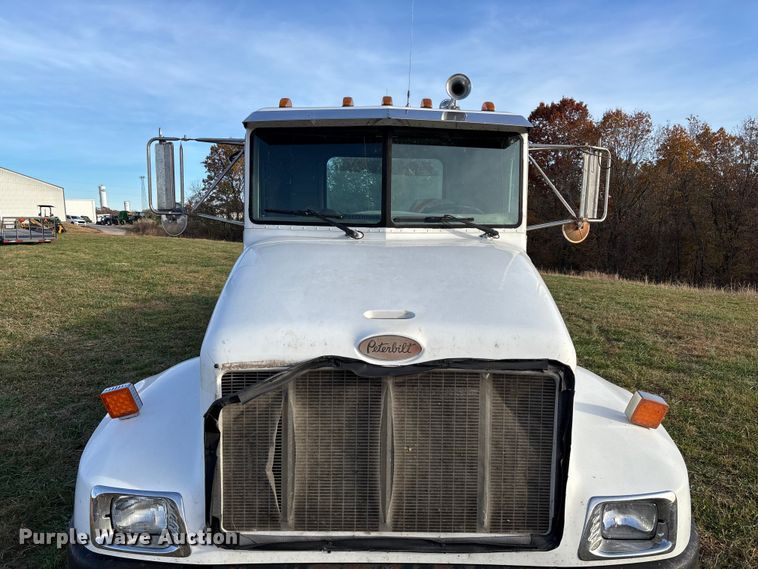 image for item EV3268 2000 Peterbilt 330 rollback truck
