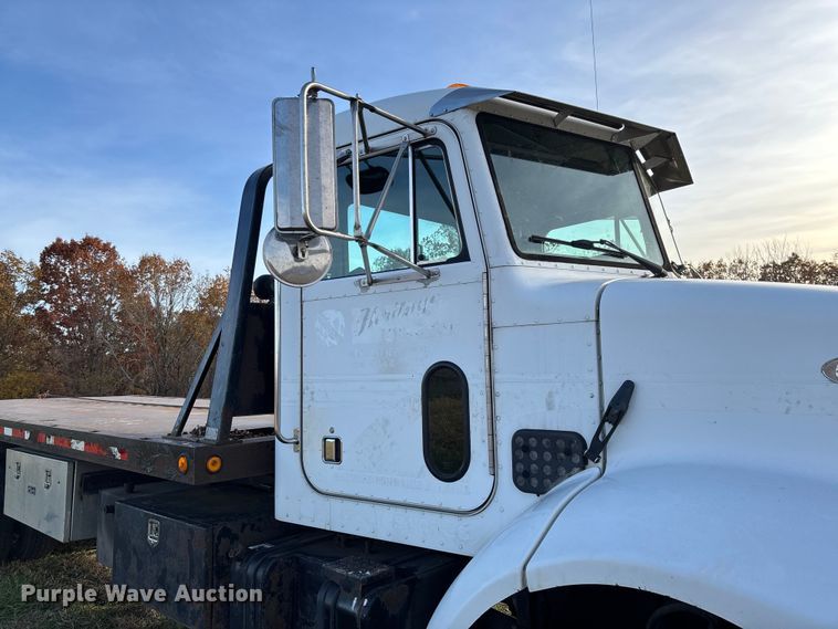 image for item EV3268 2000 Peterbilt 330 rollback truck