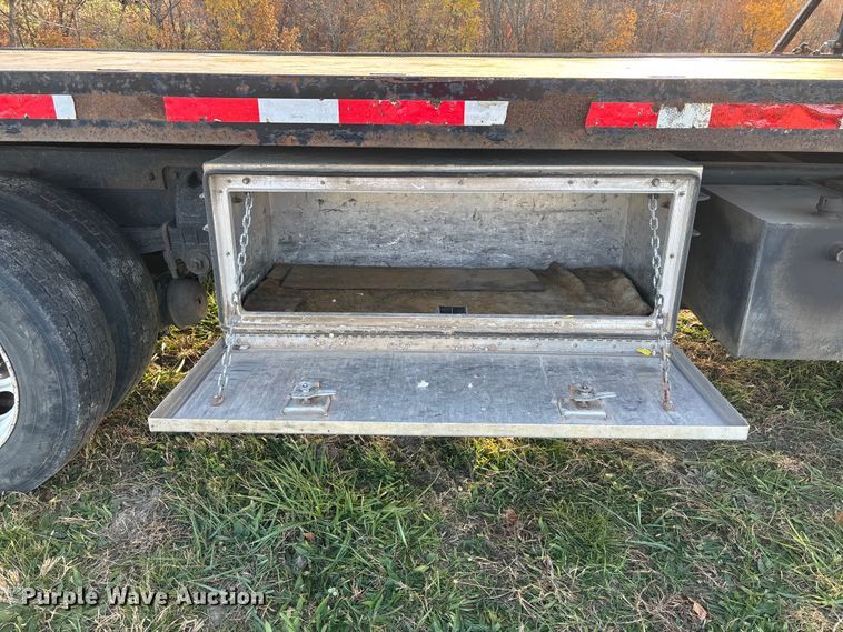 image for item EV3268 2000 Peterbilt 330 rollback truck