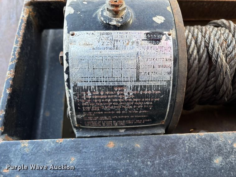 image for item EV3268 2000 Peterbilt 330 rollback truck