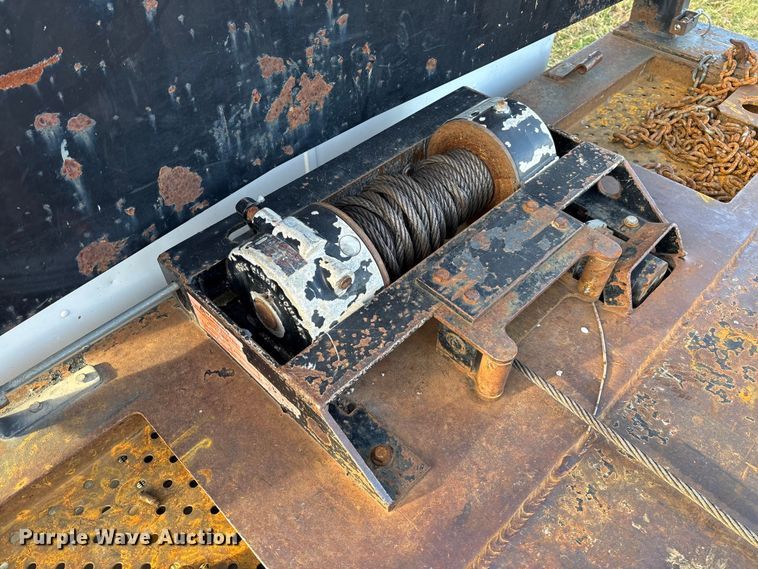 image for item EV3268 2000 Peterbilt 330 rollback truck