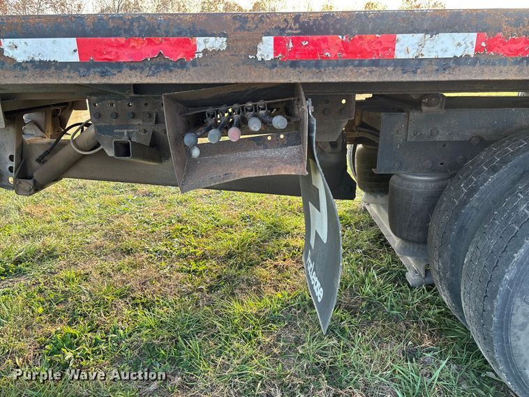 image for item EV3268 2000 Peterbilt 330 rollback truck