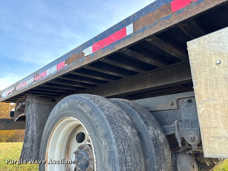 image for item EV3268 2000 Peterbilt 330 rollback truck