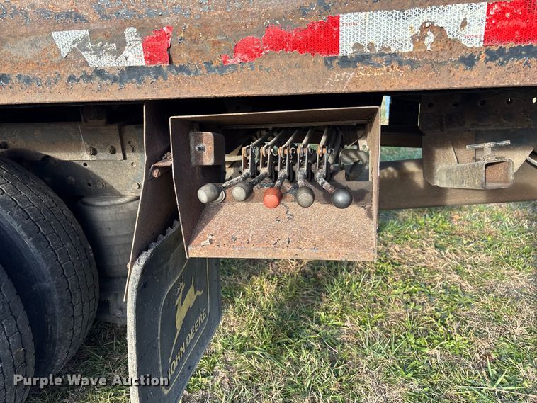 image for item EV3268 2000 Peterbilt 330 rollback truck