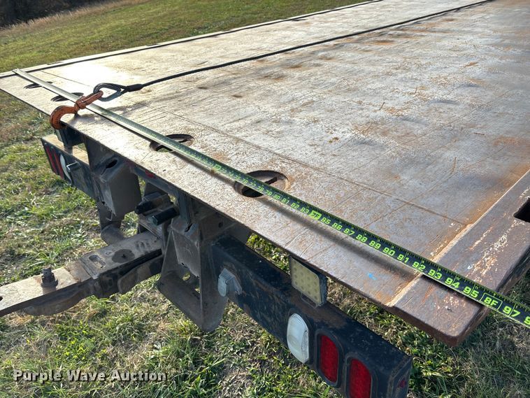 image for item EV3268 2000 Peterbilt 330 rollback truck