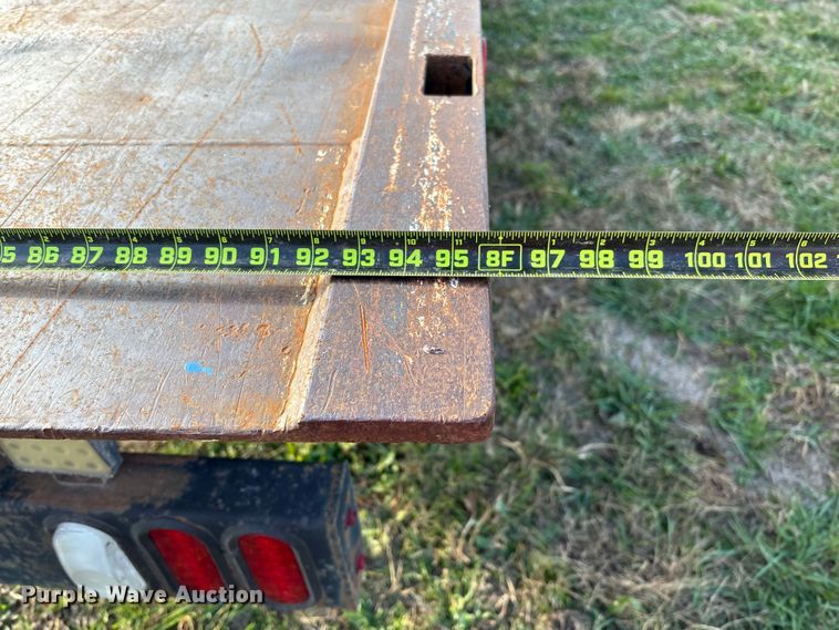 image for item EV3268 2000 Peterbilt 330 rollback truck