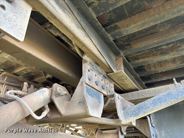 image for item EV3268 2000 Peterbilt 330 rollback truck