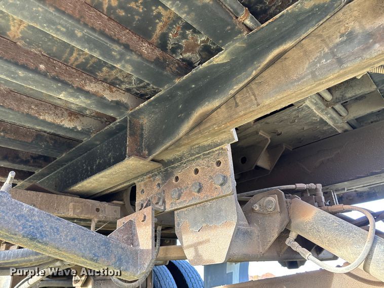 image for item EV3268 2000 Peterbilt 330 rollback truck