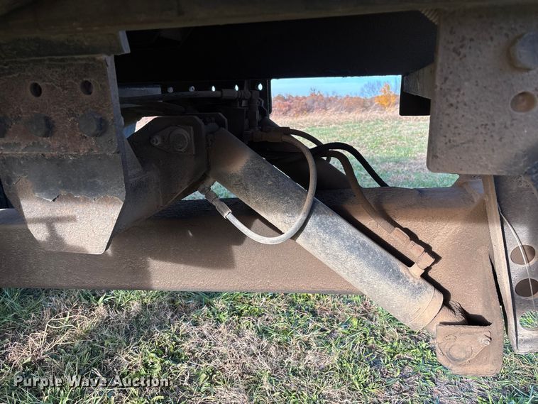 image for item EV3268 2000 Peterbilt 330 rollback truck