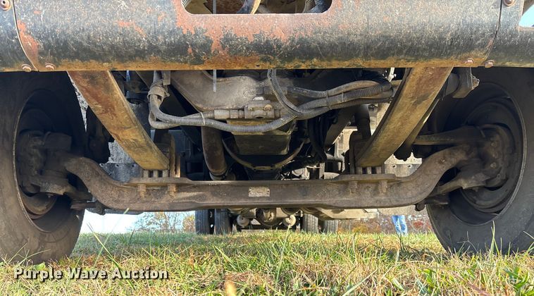 image for item EV3268 2000 Peterbilt 330 rollback truck