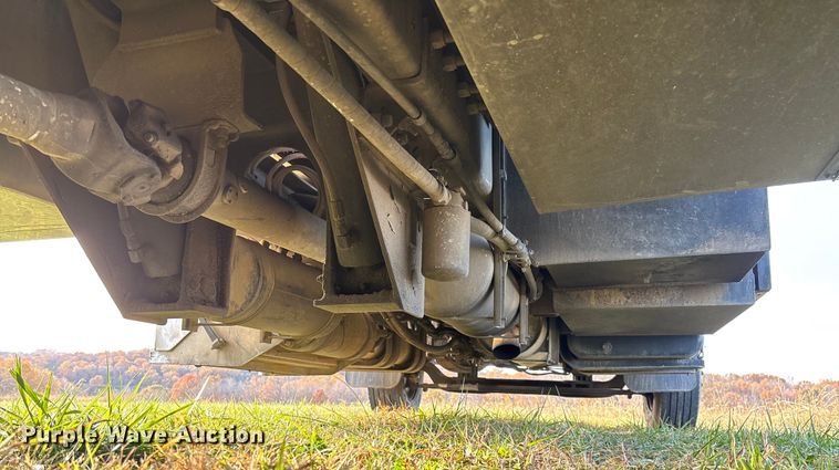 image for item EV3268 2000 Peterbilt 330 rollback truck