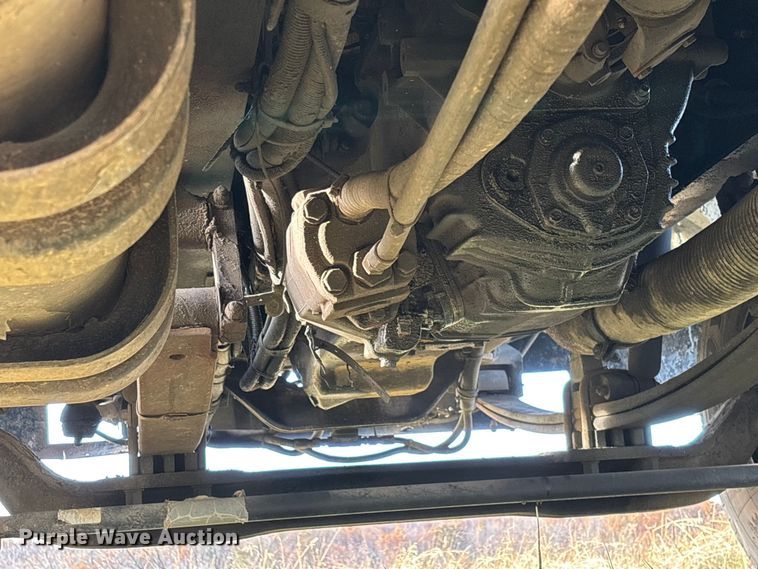 image for item EV3268 2000 Peterbilt 330 rollback truck