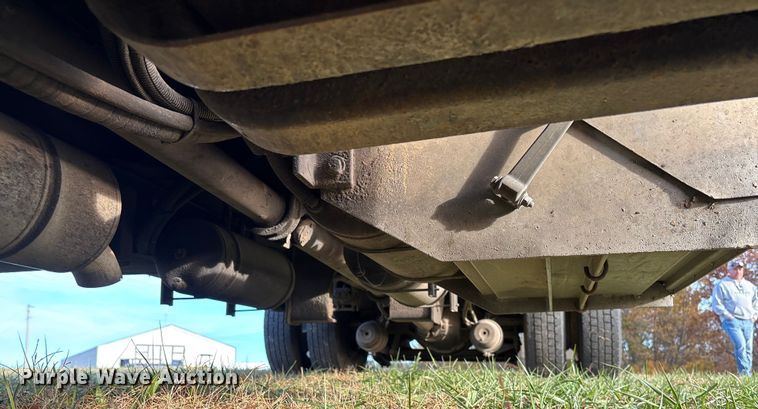 image for item EV3268 2000 Peterbilt 330 rollback truck