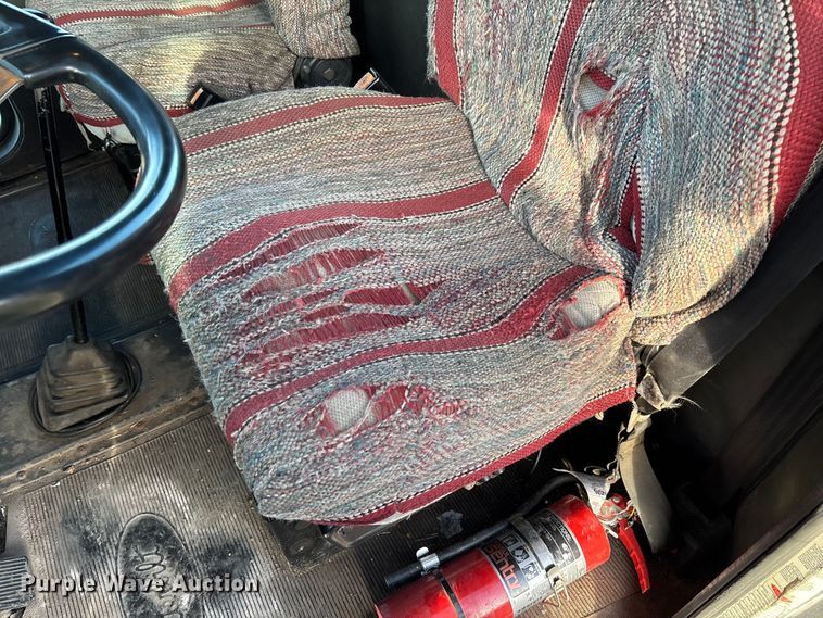 image for item EV3268 2000 Peterbilt 330 rollback truck