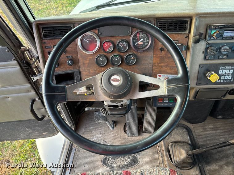 image for item EV3268 2000 Peterbilt 330 rollback truck