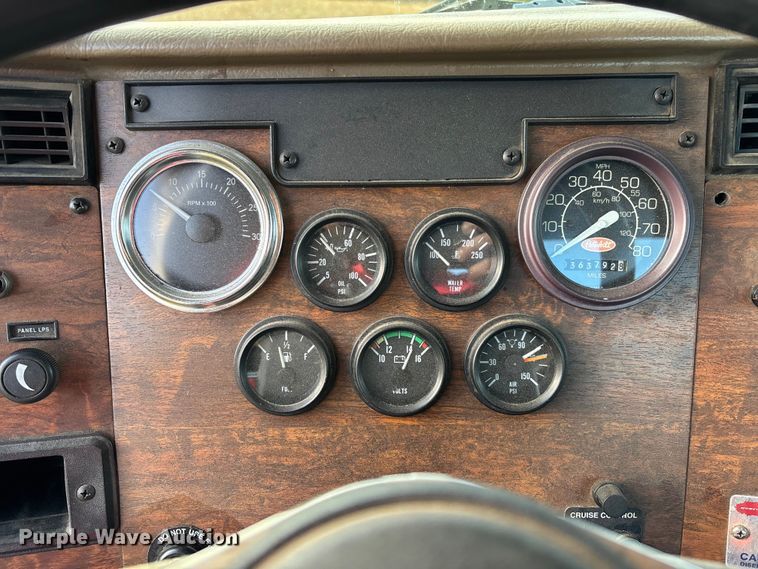 image for item EV3268 2000 Peterbilt 330 rollback truck