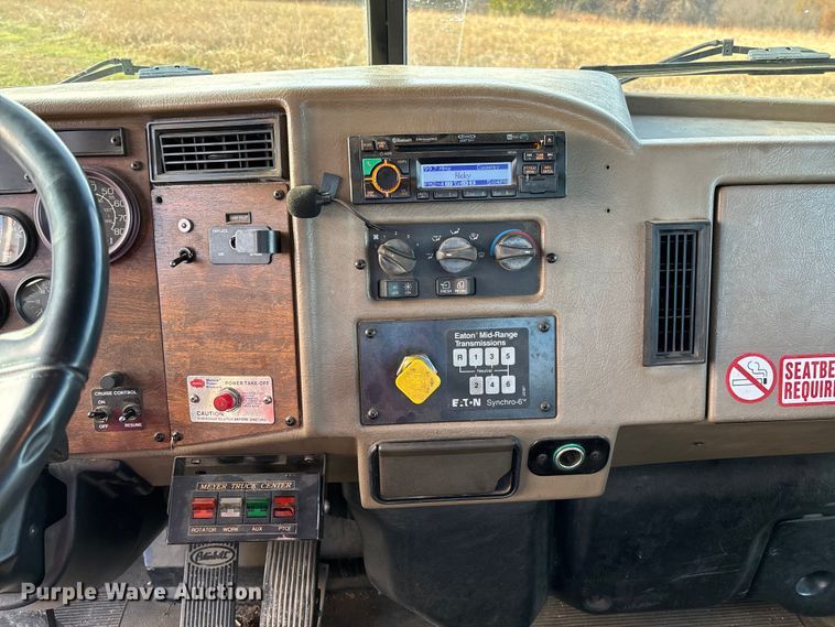 image for item EV3268 2000 Peterbilt 330 rollback truck