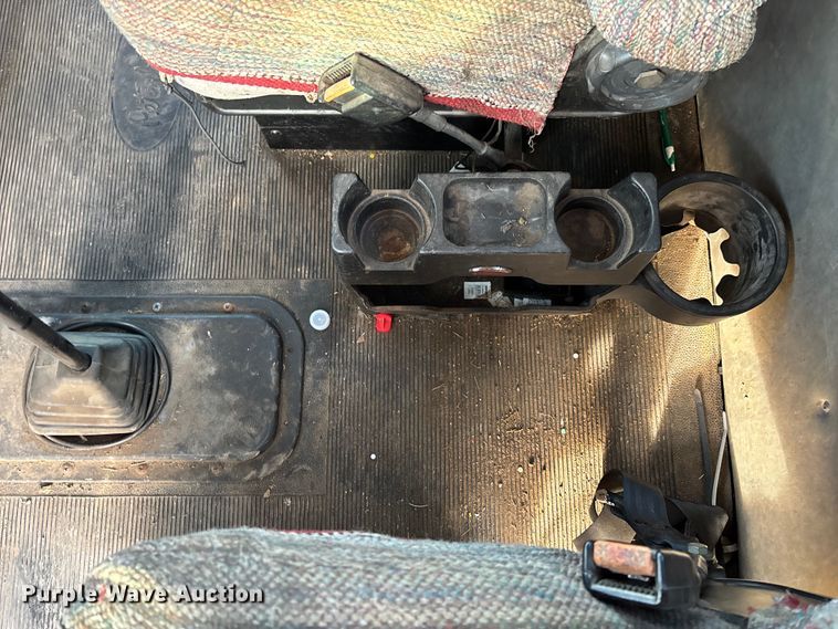 image for item EV3268 2000 Peterbilt 330 rollback truck