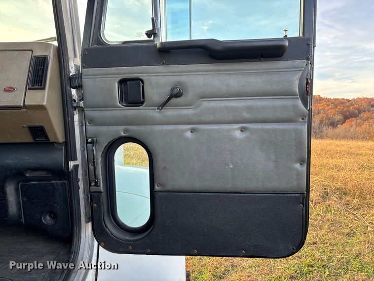 image for item EV3268 2000 Peterbilt 330 rollback truck