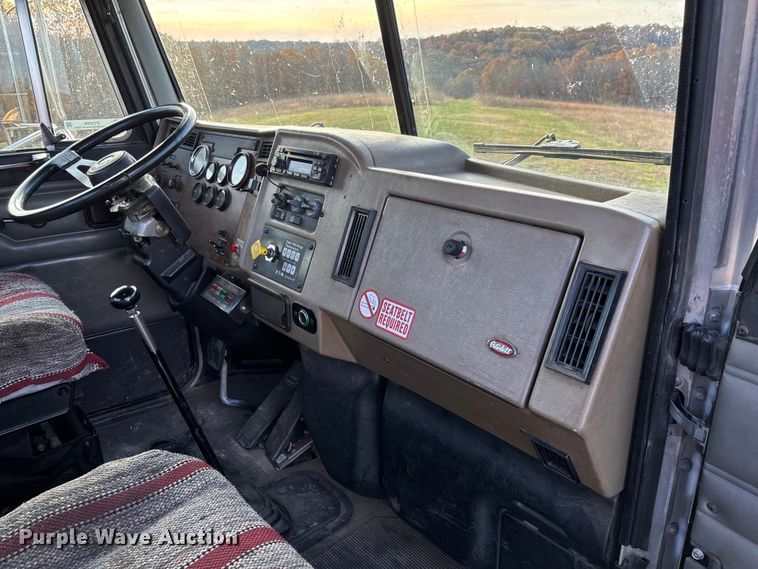 image for item EV3268 2000 Peterbilt 330 rollback truck