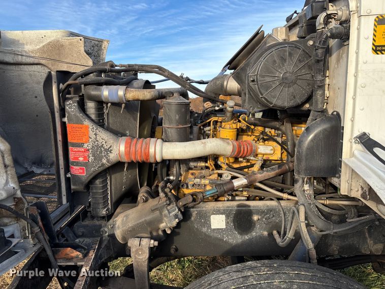 image for item EV3268 2000 Peterbilt 330 rollback truck