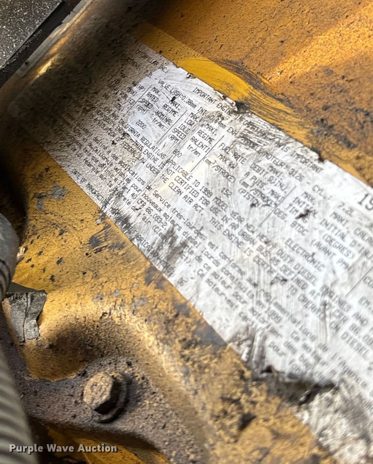 image for item EV3268 2000 Peterbilt 330 rollback truck