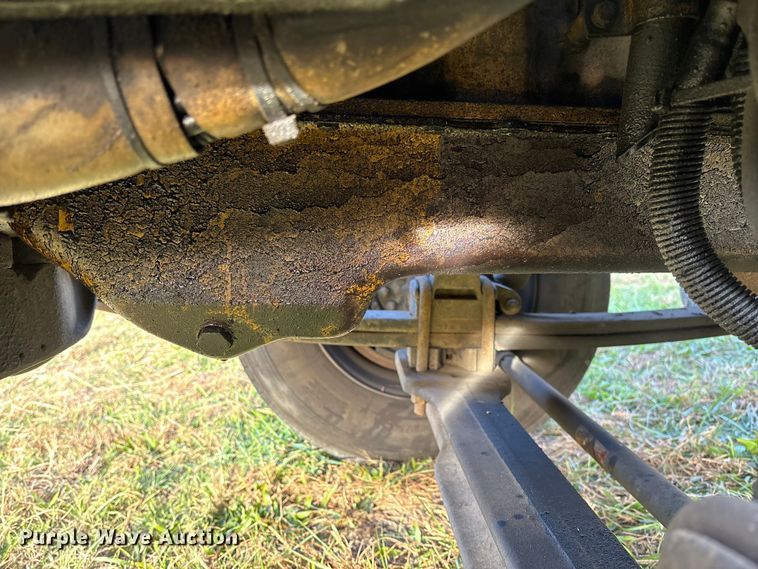 image for item EV3268 2000 Peterbilt 330 rollback truck