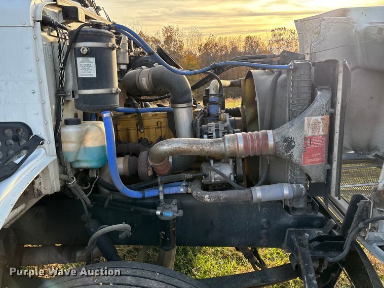 image for item EV3268 2000 Peterbilt 330 rollback truck