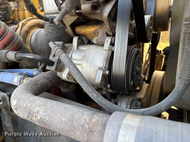 image for item EV3268 2000 Peterbilt 330 rollback truck