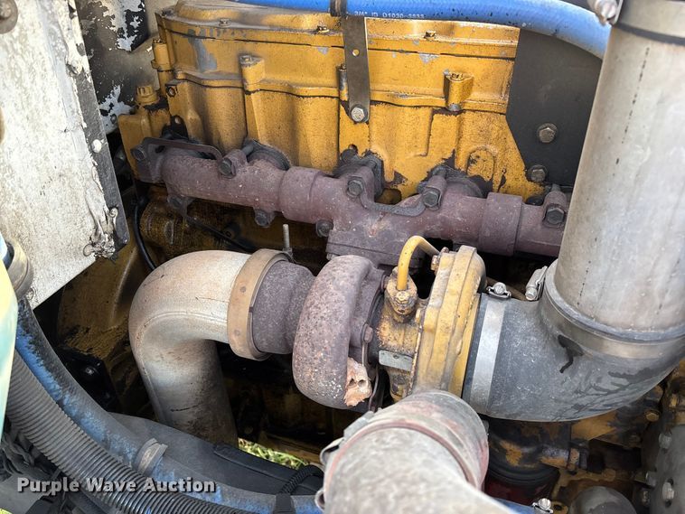 image for item EV3268 2000 Peterbilt 330 rollback truck