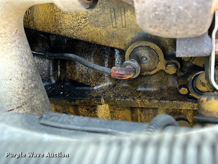 image for item EV3268 2000 Peterbilt 330 rollback truck