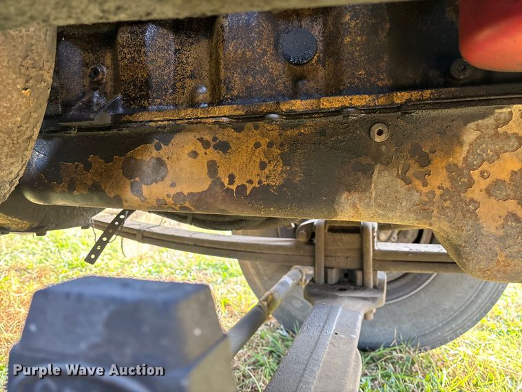 image for item EV3268 2000 Peterbilt 330 rollback truck