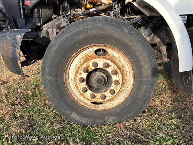 image for item EV3268 2000 Peterbilt 330 rollback truck